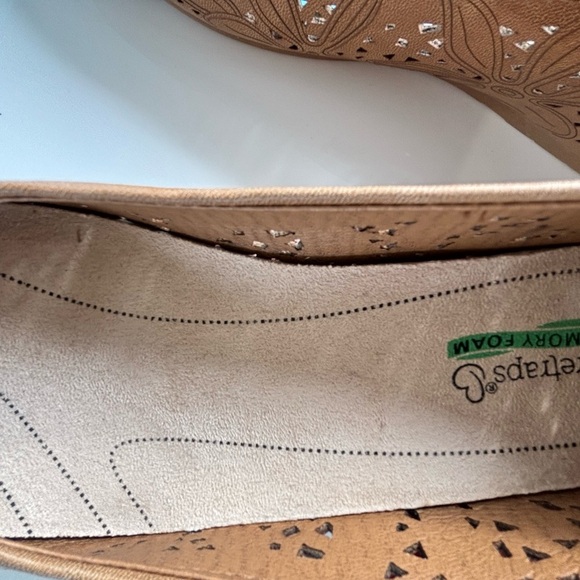 BareTraps Women's Brown Loafers - Picture 7 of 10